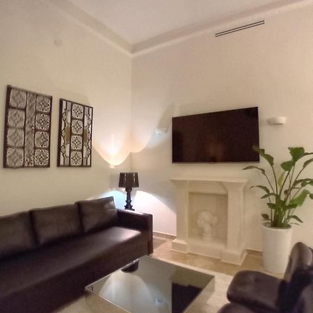 Bari Downtown Luxury Apartment エクステリア 写真